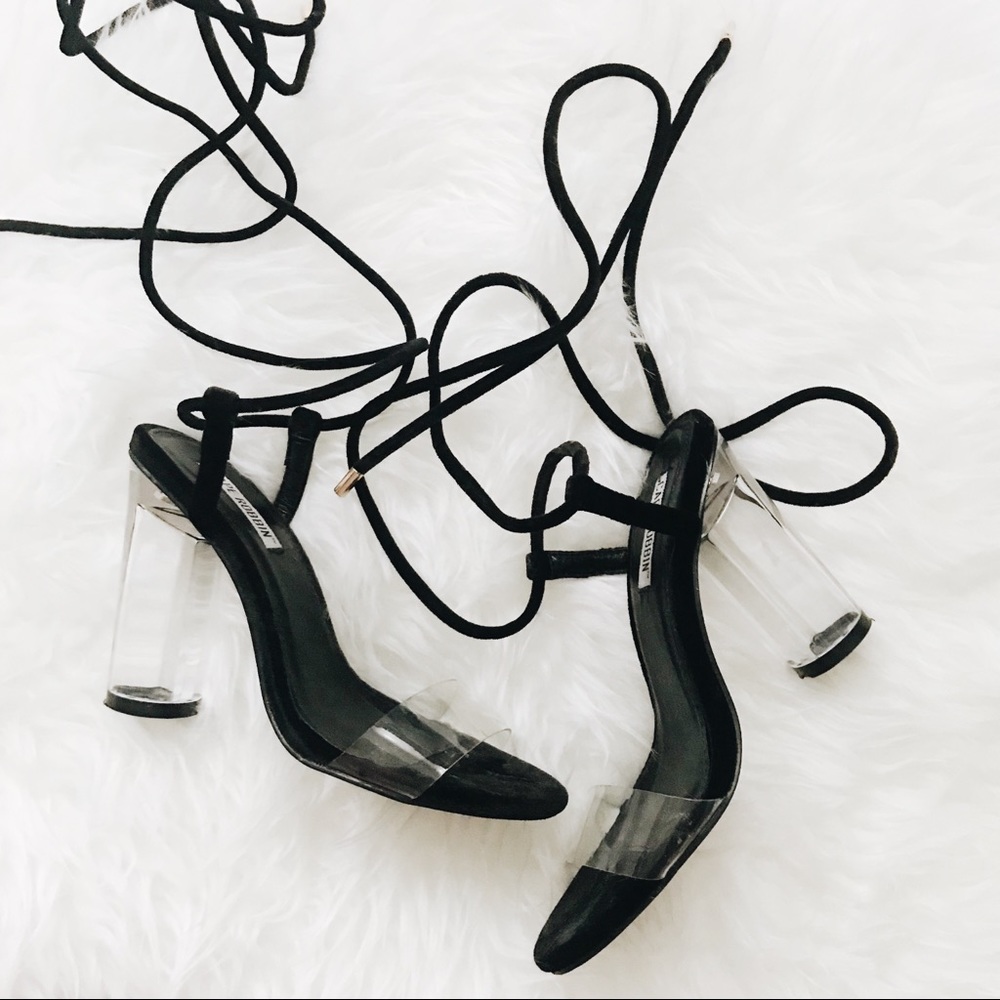 Black lace shoes ◾️can negotiate the price